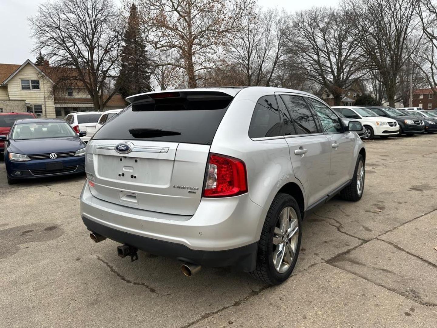 2011 SILVER FORD EDGE LIMITED (2FMDK4KC8BB) with an 3.5L engine, Automatic transmission, located at 1708 Broadway, Rockford, IL, 61104, (815) 397-5010, 42.252522, -89.069359 - Photo#2