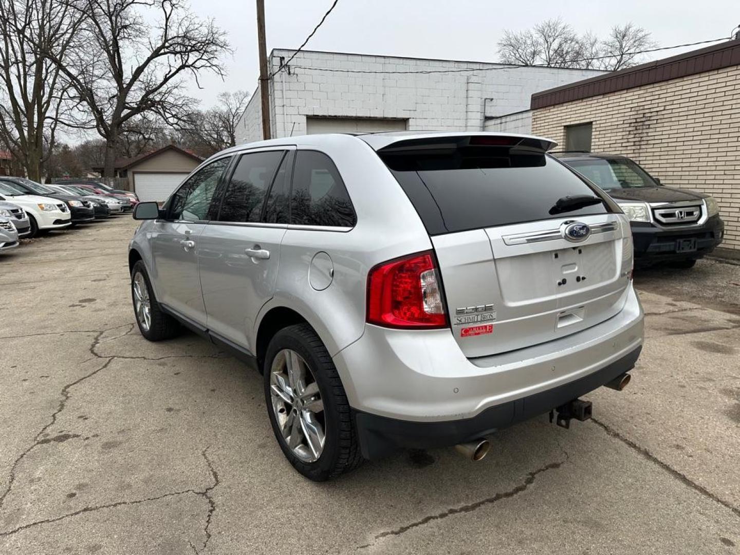 2011 SILVER FORD EDGE LIMITED (2FMDK4KC8BB) with an 3.5L engine, Automatic transmission, located at 1708 Broadway, Rockford, IL, 61104, (815) 397-5010, 42.252522, -89.069359 - Photo#3