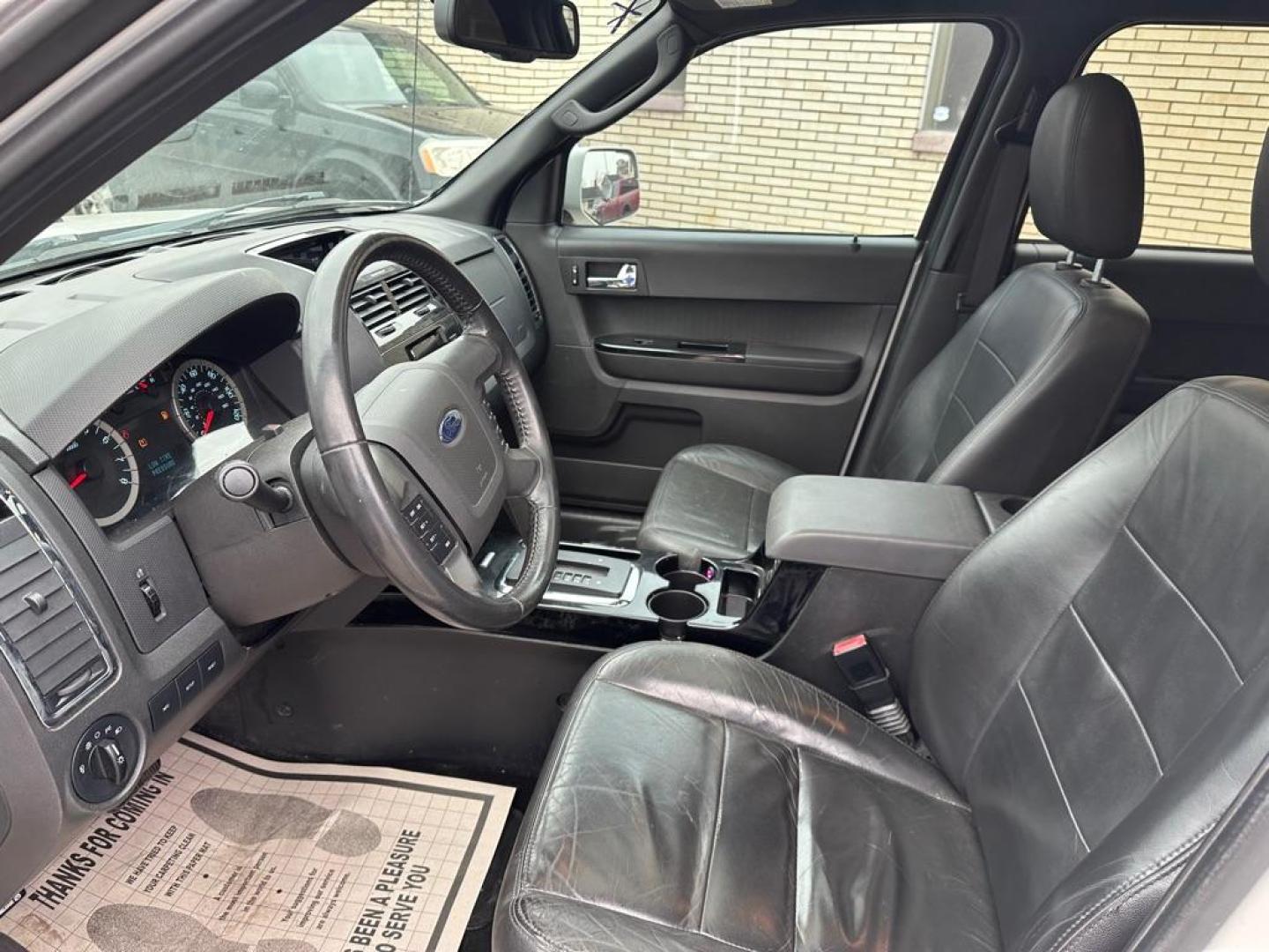 2012 WHITE FORD ESCAPE LIMITED (1FMCU9EG8CK) with an 3.0L engine, Automatic transmission, located at 1708 Broadway, Rockford, IL, 61104, (815) 397-5010, 42.252522, -89.069359 - Photo#6